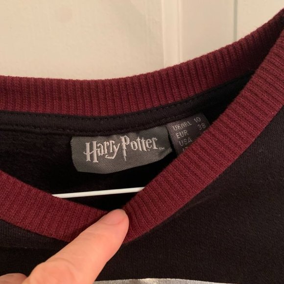 Harry Potter Hogwarts AUthentic Sweatshirt - Picture 7 of 7